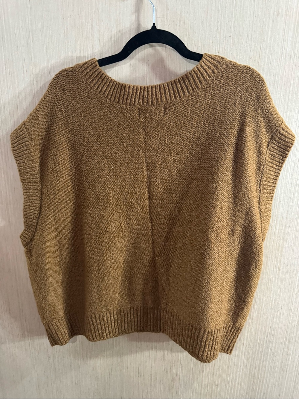 Old Navy Cable Knit V-Neck Sweater Vest in Camel Brown Sixe XL - Picture 3 of 4